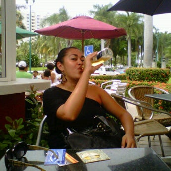 รูปภาพถ่ายที่ Lilian&#39;s Coffee&#39;s Ixtapa โดย Rox R. เมื่อ 10/9/2011