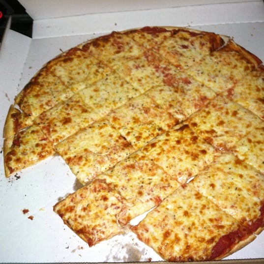 Das Foto wurde bei Wayne&#39;s Pizza von Mike F. am 9/5/2011 aufgenommen