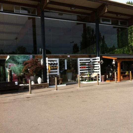 Photo taken at Centre de Jardinera La Noguera by JJ V. on 6/14/2012