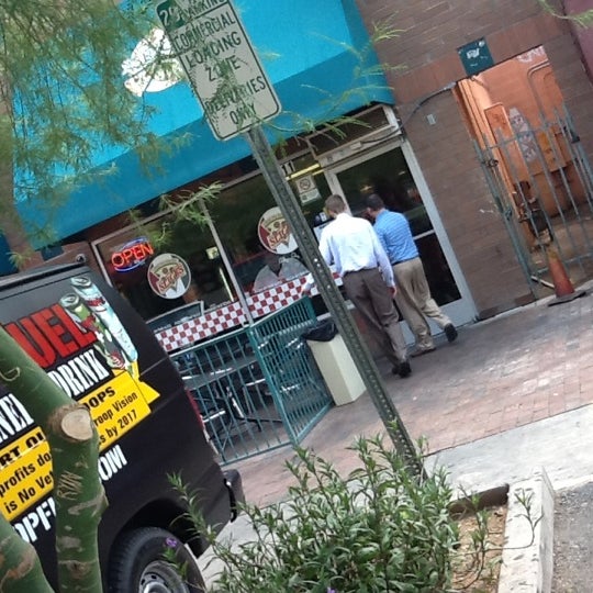 8/23/2012にTroopFuel S.がSlices Pizzaで撮った写真