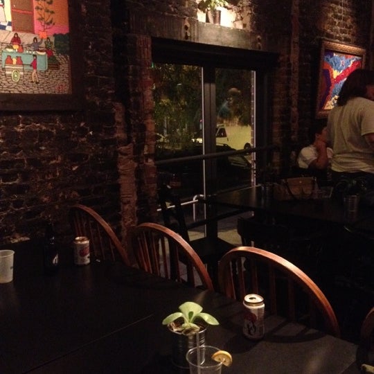 8/22/2012 tarihinde Megan E.ziyaretçi tarafından Marquee Lounge'de çekilen fotoğraf