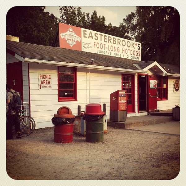 5/26/2012にOlivia H.がEasterbrooks Hotdog Standで撮った写真