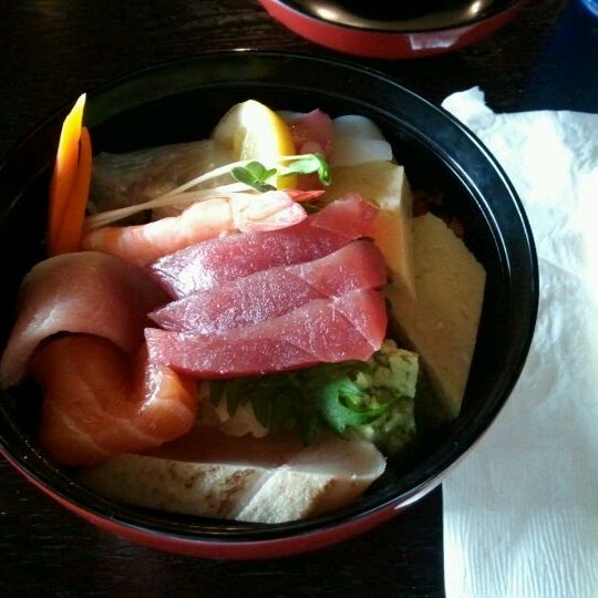 Foto tomada en Mizuki Japanese Cuisine &amp; Sushi  por GP🧡 el 3/31/2012