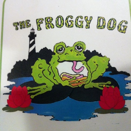 รูปภาพถ่ายที่ The Froggy Dog โดย Nathan D. เมื่อ 7/31/2011