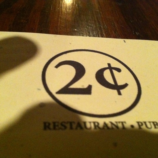 Das Foto wurde bei 2 Cents Restaurant &amp; Pub von Mark C. am 1/11/2012 aufgenommen