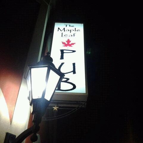 รูปภาพถ่ายที่ The Maple Leaf Pub โดย Cherie H. เมื่อ 1/21/2012