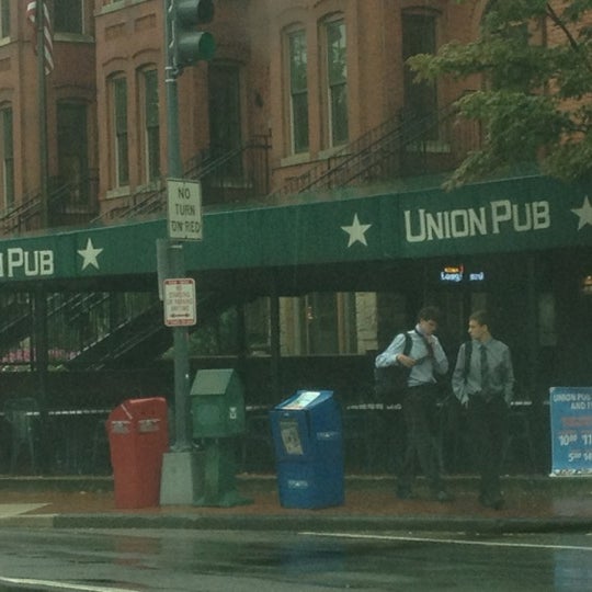 Foto tirada no(a) Union Pub por Richard T. em 9/6/2012