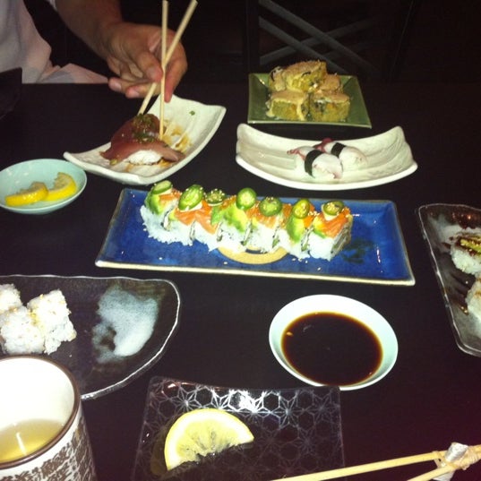 10/8/2011 tarihinde Brianne C.ziyaretçi tarafından Sushi Kawa Sports Bar &amp; Grill'de çekilen fotoğraf