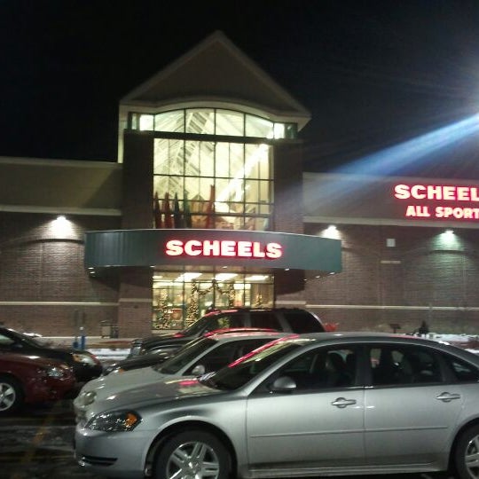 Scheels Sporting Goods Shop in Mankato