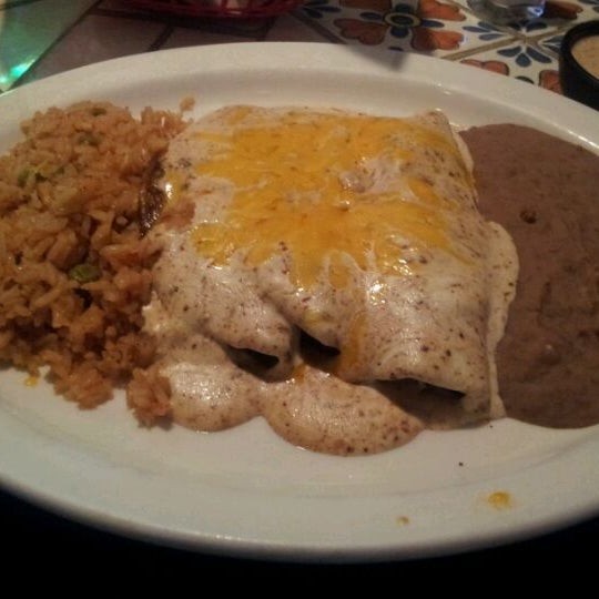 Снимок сделан в Enchilada&#39;s Restaurant - Greenville пользователем Jared B. 1/6/2012