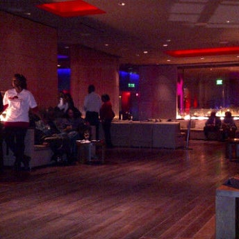 Foto scattata a Ignite Sushi Bar &amp; Lounge da NoirSocialite il 12/12/2011