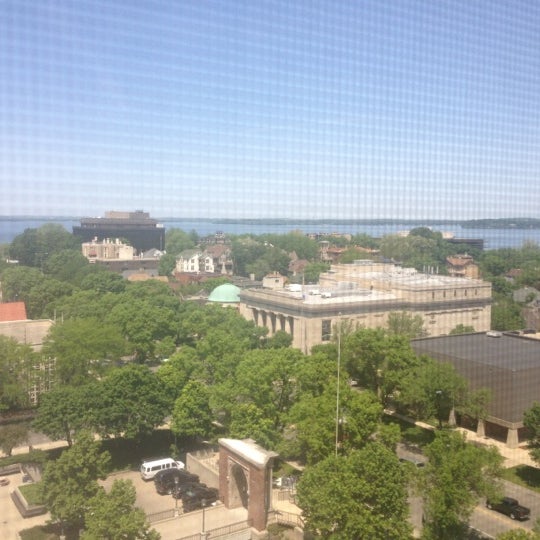 Photo prise au The Madison Concourse Hotel and Governor&#39;s Club par Ray H. le5/14/2012