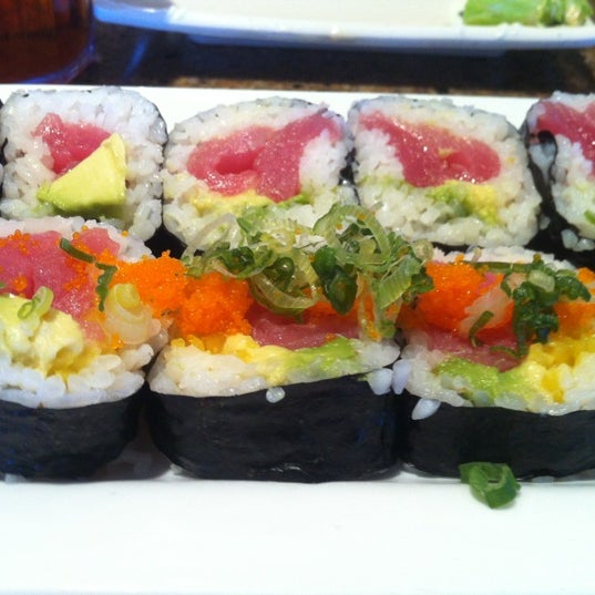 Foto tomada en Oishi Sushi &amp; Steakhouse  por Brandon P. el 2/17/2012