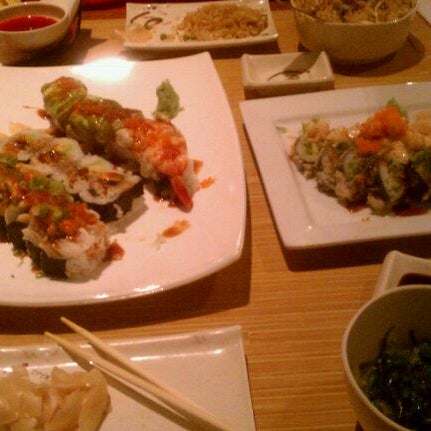 Foto tomada en Oishi Sushi &amp; Steakhouse  por Roshini Cope o. el 4/24/2011