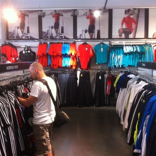Adidas Outlet Store - Tienda de