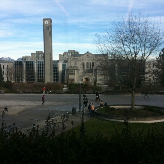 รูปภาพถ่ายที่ Irving K. Barber Learning Centre โดย Victoria C. เมื่อ 1/12/2012