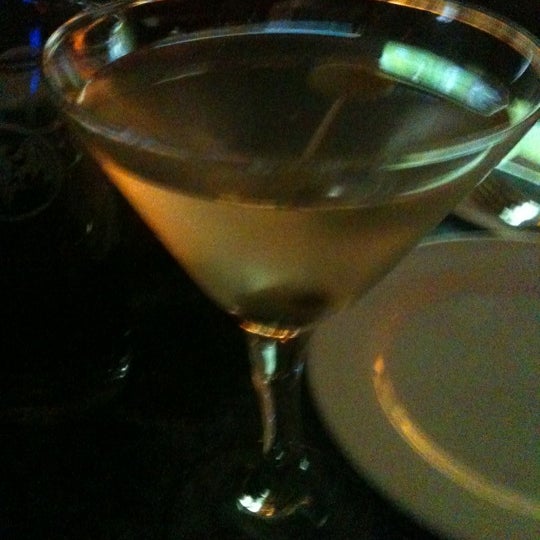 El martini seco sabe mucho a aceitunas, tache.