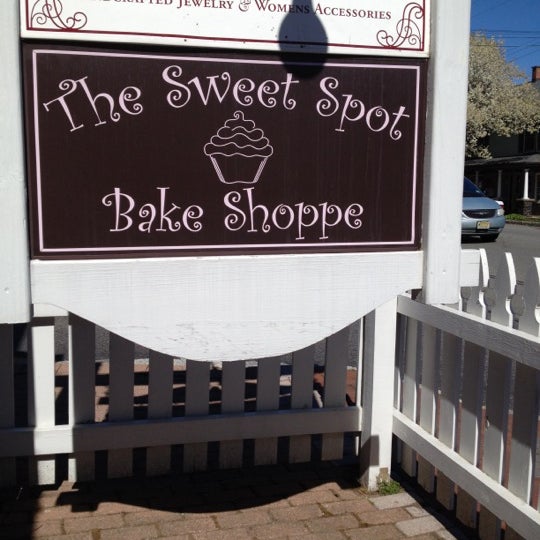 4/6/2012에 Frank V.님이 The Sweet Spot Bake Shoppe에서 찍은 사진