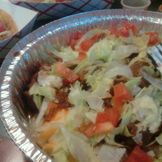 รูปภาพถ่ายที่ Carlito&#39;s Burritos โดย Jamie A. เมื่อ 12/7/2011