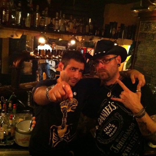 6/15/2011にLorenzo R.がMonkey Barで撮った写真