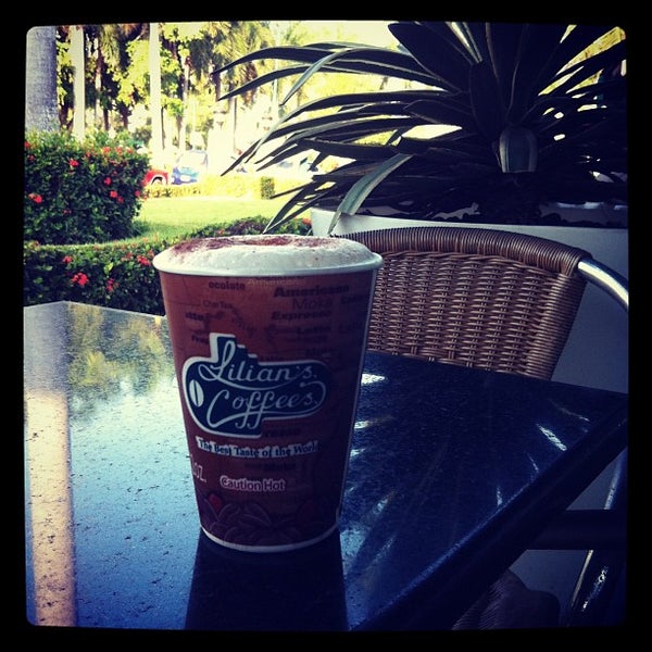 รูปภาพถ่ายที่ Lilian&#39;s Coffee&#39;s Ixtapa โดย Mara T. เมื่อ 12/7/2011