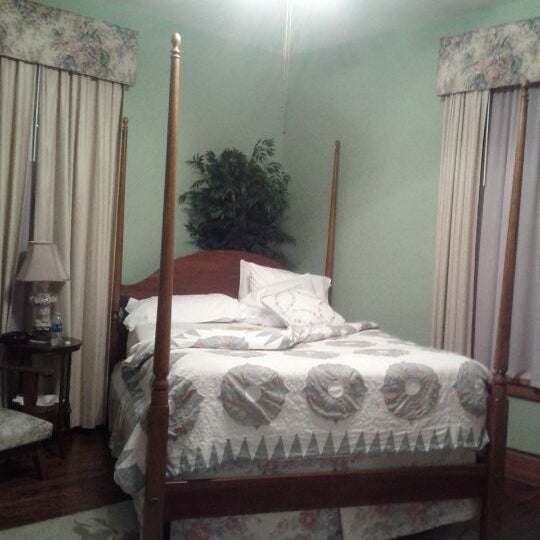 Photo taken at Sweetwater Branch Inn Bed And Breakfast by A&#39;yen T. on 1/21/2012