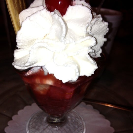 Das Foto wurde bei Swensen&#39;s Grill &amp; Ice Cream von Marlene D. am 7/6/2012 aufgenommen
