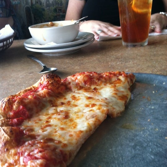4/6/2012にCarter R.がAngelo&#39;s Pizza &amp; Pastaで撮った写真