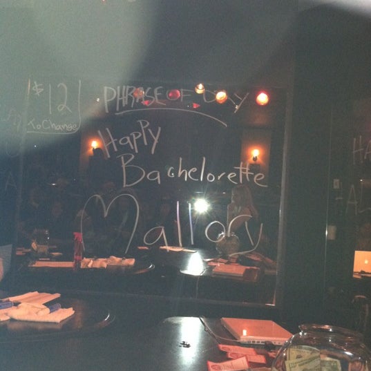 Foto tirada no(a) Jolly&#39;s American Beer Bar and Dueling Pianos por Donna G. em 10/30/2011