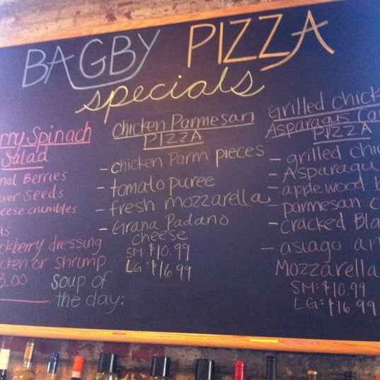 Снимок сделан в Bagby Pizza Co. пользователем @followfrannie B. 7/26/2011