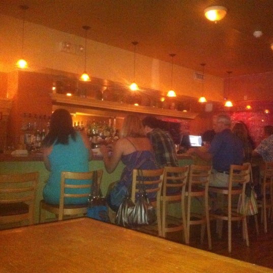 Foto tomada en Austyn&#39;s Restaurant &amp; Lounge  por Debbie L. el 7/30/2011