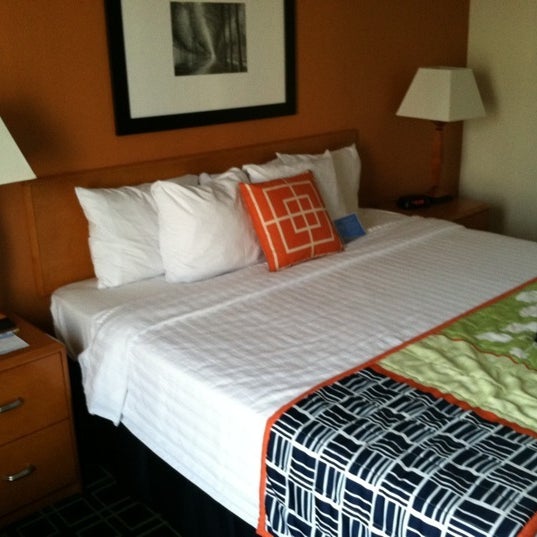 Photo taken at Fairfield Inn &amp; Suites Orlando Near Universal Orlando Resort by Daniel L. on 8/3/2011