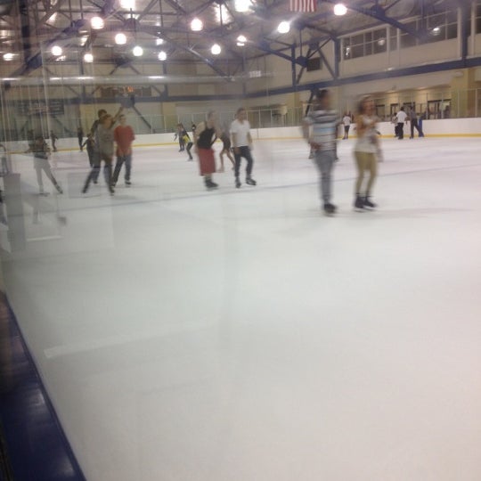 Foto diambil di Kroc Center Ice Arena oleh Samantha K. pada 9/13/2012