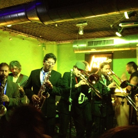 Photo prise au Jimmy Jazz par Alex F. le4/28/2012