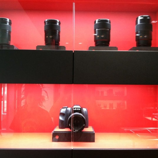 8/25/2012 tarihinde Barbara D.ziyaretçi tarafından Leica Store'de çekilen fotoğraf