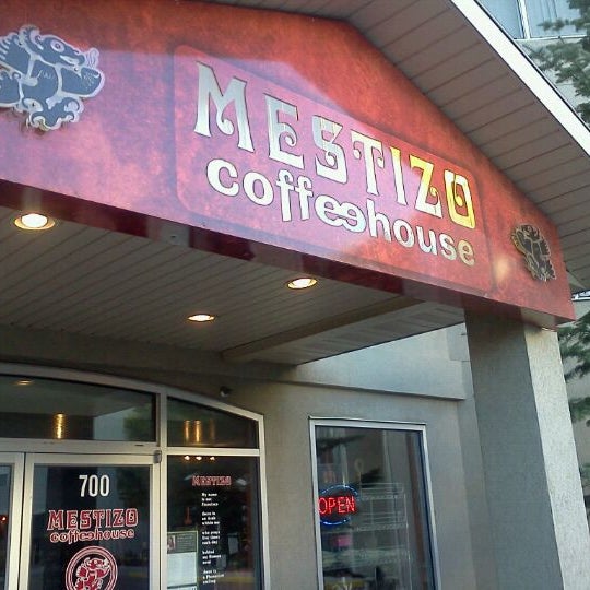 Foto tomada en Mestizo Coffeehouse  por Courtney C. el 10/9/2011
