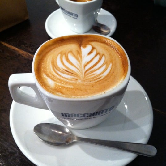 8/23/2011 tarihinde Kyu K.ziyaretçi tarafından Macchiato Espresso Bar'de çekilen fotoğraf