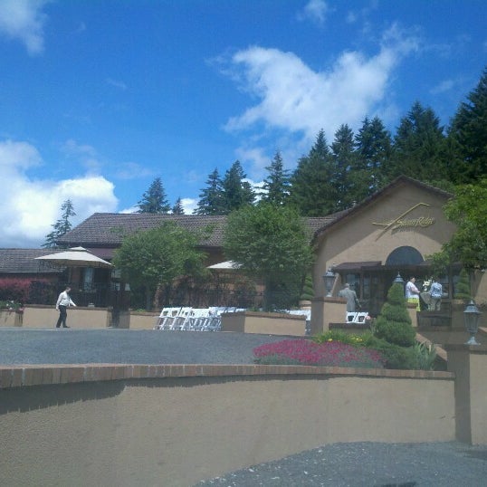 6/9/2012 tarihinde Ellen B.ziyaretçi tarafından Silvan Ridge Winery'de çekilen fotoğraf