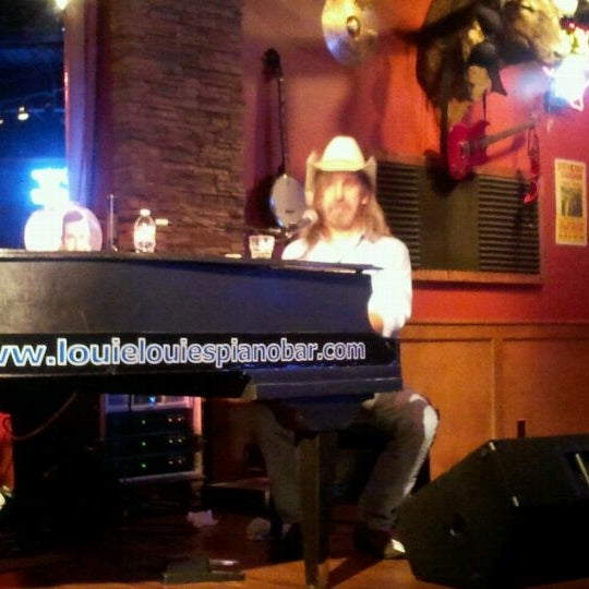 Photo taken at Louie Louie&#39;s Dueling Piano Bar by Sunny ❀ {. on 1/28/2012