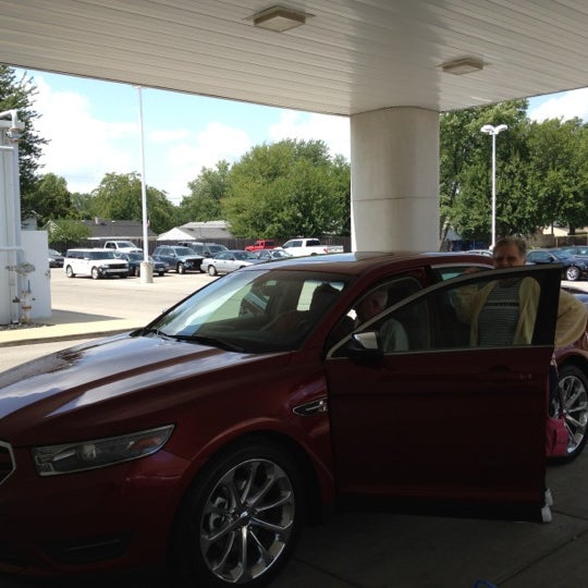 Brondes Ford Toledo Car Dealership in Toledo