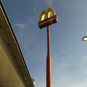 9/29/2011 tarihinde Rochelle R.ziyaretçi tarafından McDonald&#39;s'de çekilen fotoğraf