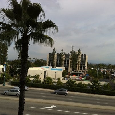 Photo taken at Howard Johnson Anaheim Hotel and Water Playground by Tim R. on 1/8/2011