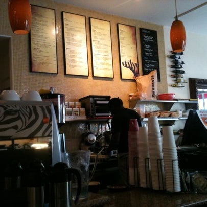 รูปภาพถ่ายที่ Cafe Capriccio โดย Christopher G. เมื่อ 12/22/2010