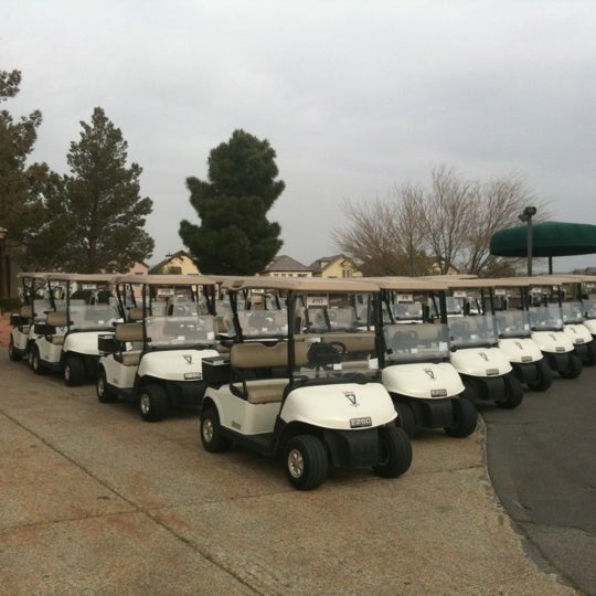รูปภาพถ่ายที่ Badlands Golf Club โดย Matt U. เมื่อ 3/17/2011