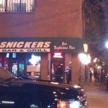 11/6/2011にAmber C.がSnickers Bar &amp; Grillで撮った写真