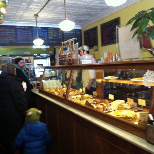Foto tirada no(a) Naidre&#39;s Cafe &amp; Bakery por Roadify App em 1/27/2011