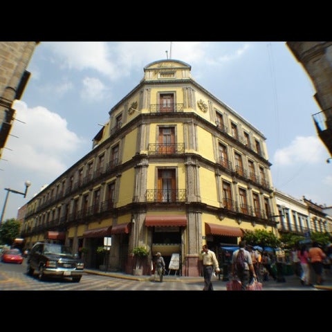 รูปภาพถ่ายที่ Hotel Francés โดย Rigo O. เมื่อ 1/20/2012