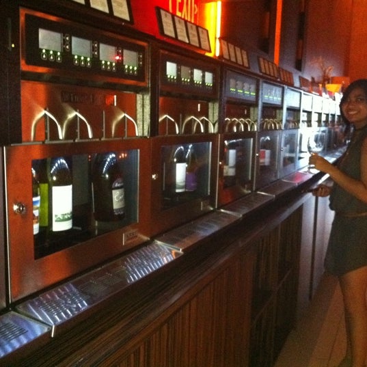 Foto tomada en The Wine Bar at Andaz San Diego  por L. Ramos el 8/20/2011