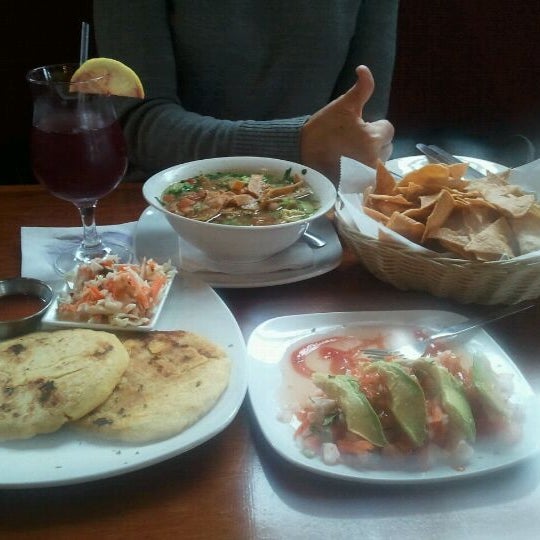 12/17/2011にChristina Z.がAntigua Mexican and Latin Restaurantで撮った写真