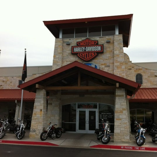 รูปภาพถ่ายที่ Central Texas Harley-Davidson โดย Darrin S. เมื่อ 2/25/2012